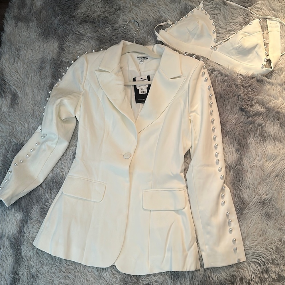 Off white 3 piece blazer pant set